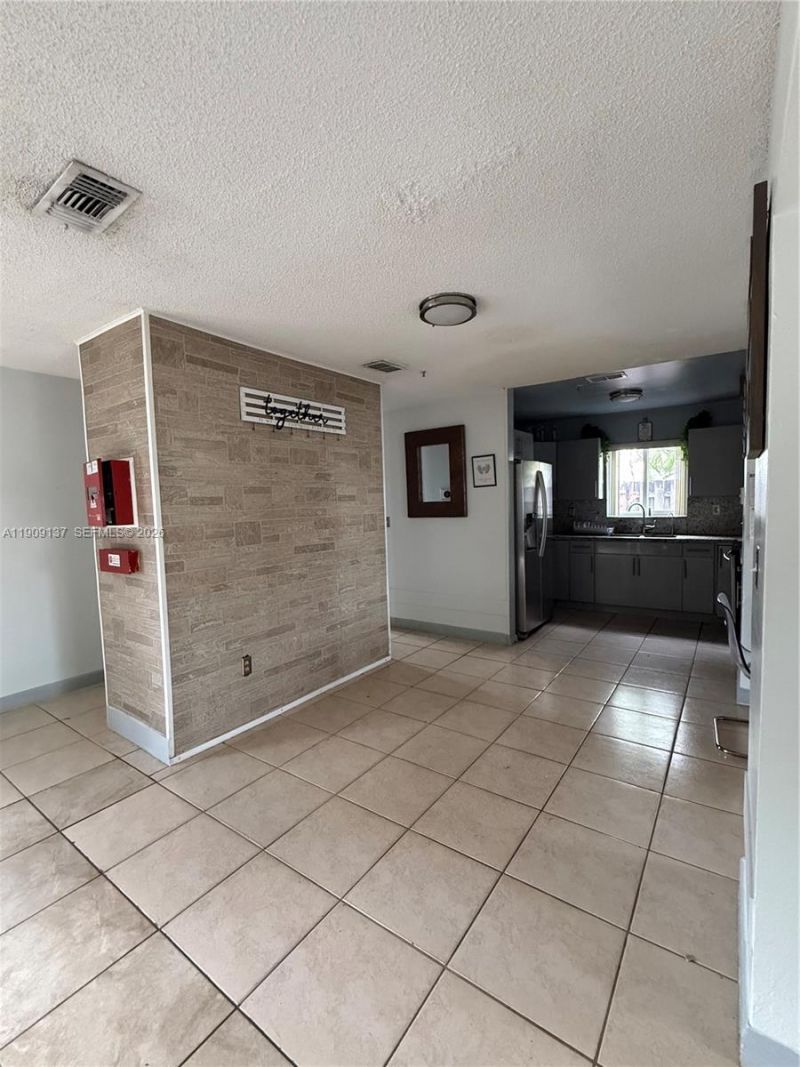 17902 NW 81st Ct, Hialeah, FL 33015 Photo