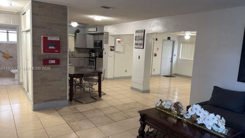17902 NW 81st Ct, Hialeah, FL 33015 Photo
