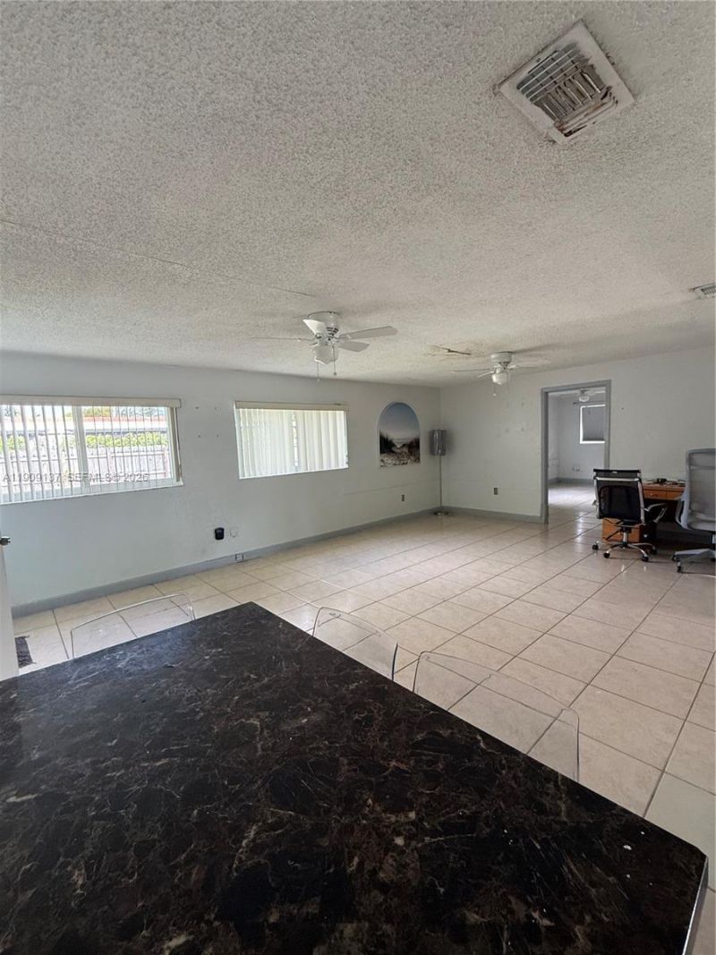 17902 NW 81st Ct, Hialeah, FL 33015 Photo