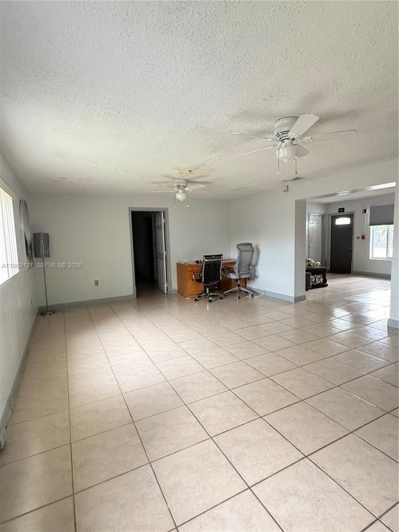 17902 NW 81st Ct, Hialeah, FL 33015 Photo