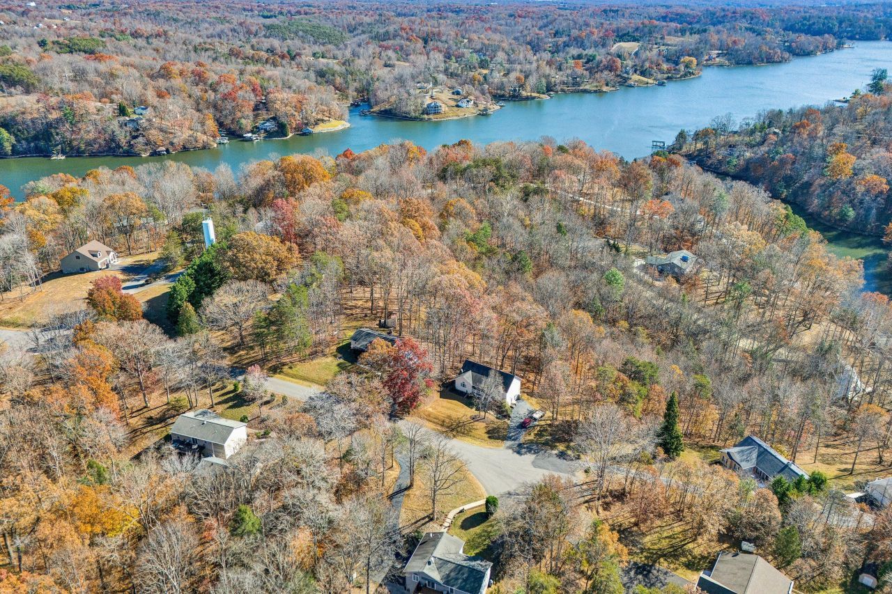 25 Walnut Landing Cir, Hardy, VA 24101 Main Photo