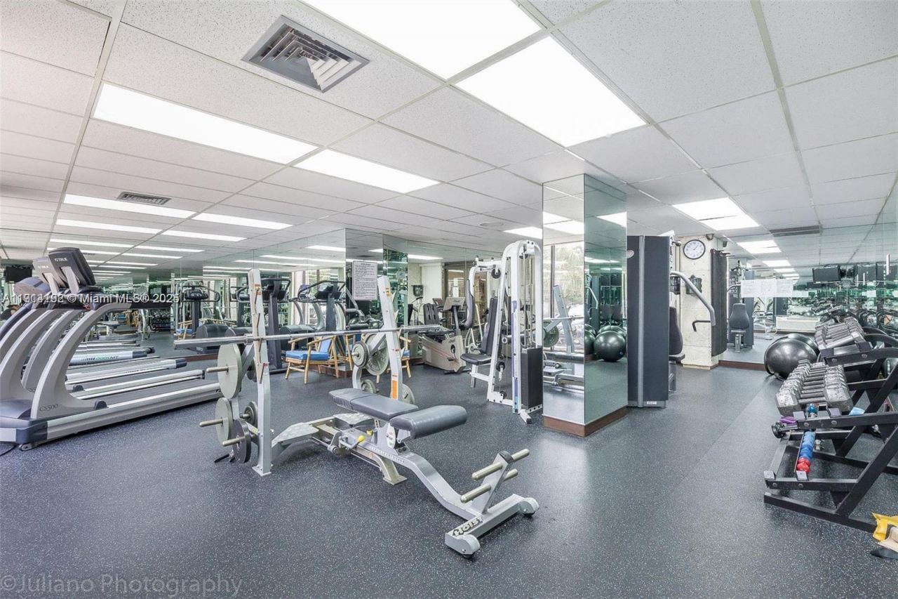 1965 S Ocean Dr, Unit 10 M, Hallandale Beach, FL 33009 Photo