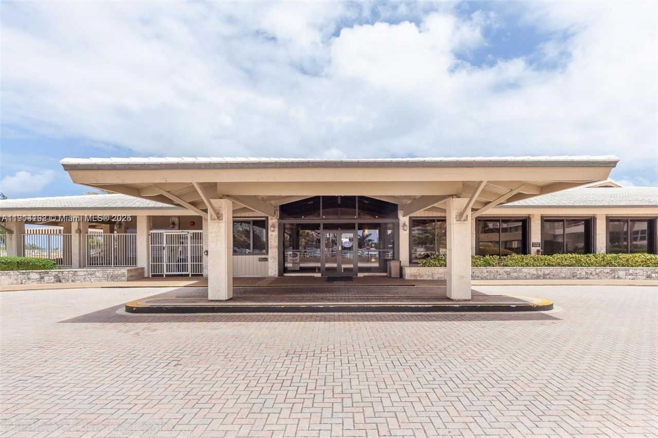 1965 S Ocean Dr, Unit 10 M, Hallandale Beach, FL 33009 Photo