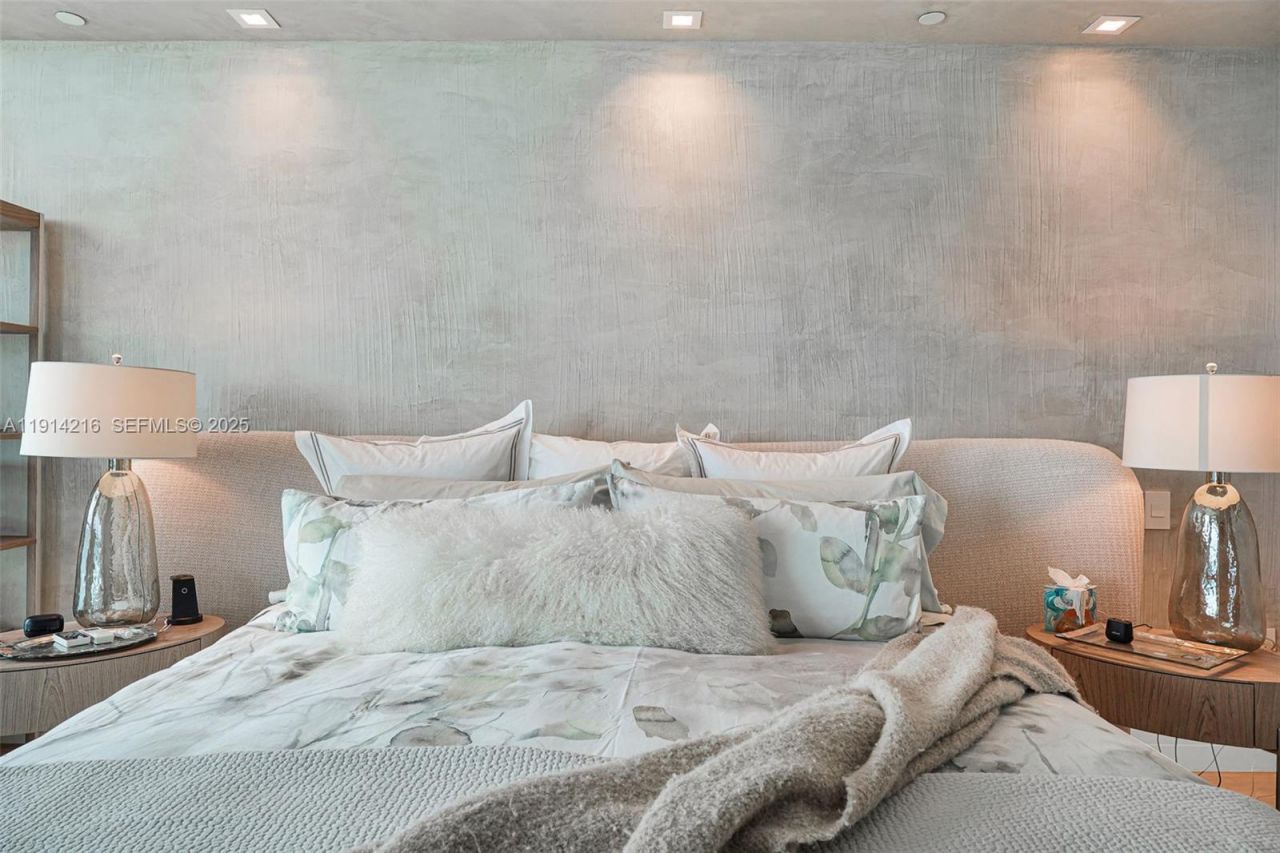 16047 Collins Ave, Unit 2102, Sunny Isles Beach, FL 33160 Photo