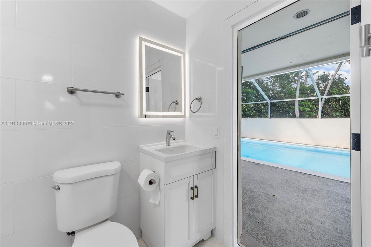 9915 SW 212th St, Cutler Bay, FL 33189 Photo