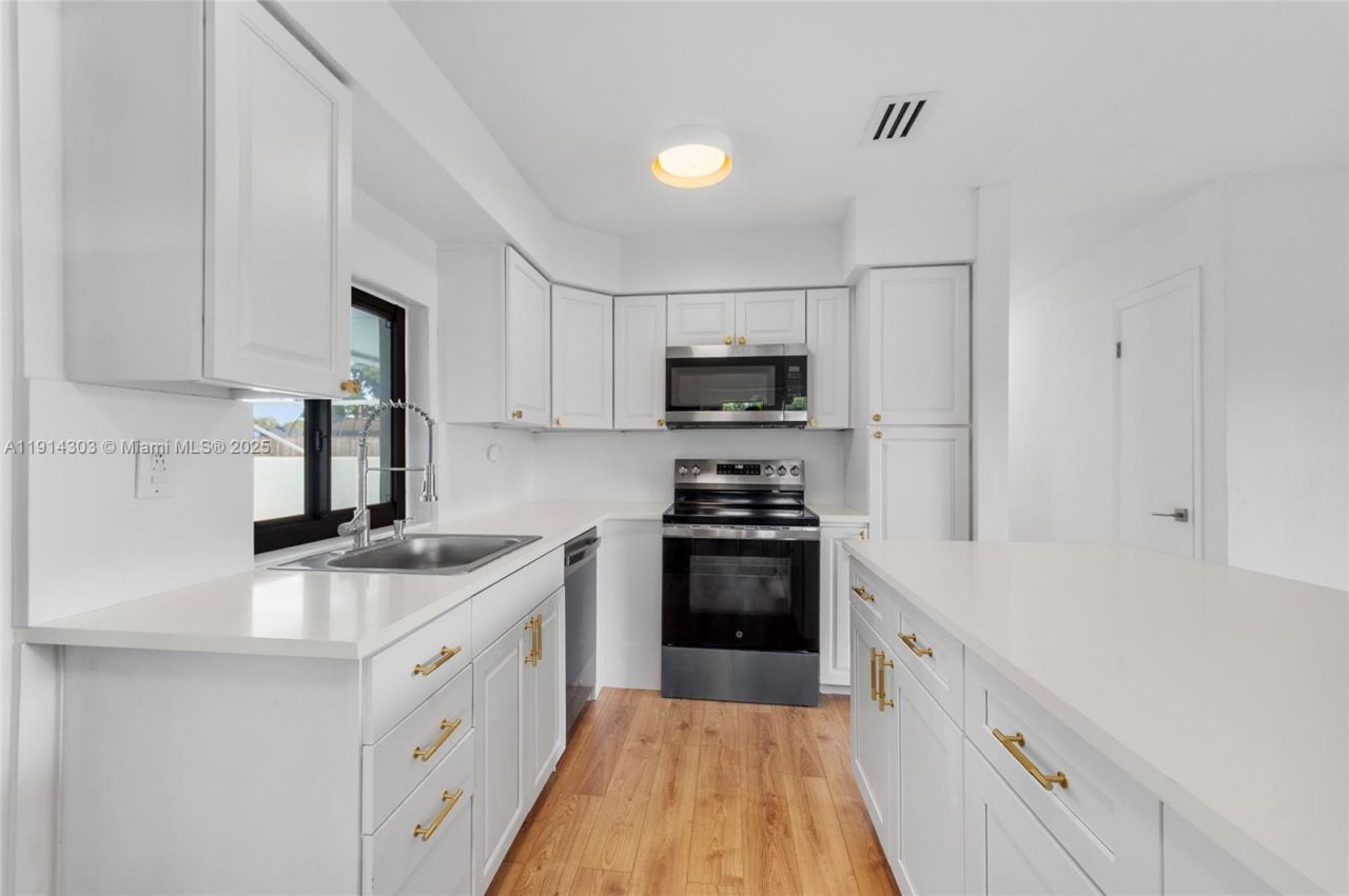 9915 SW 212th St, Cutler Bay, FL 33189 Photo