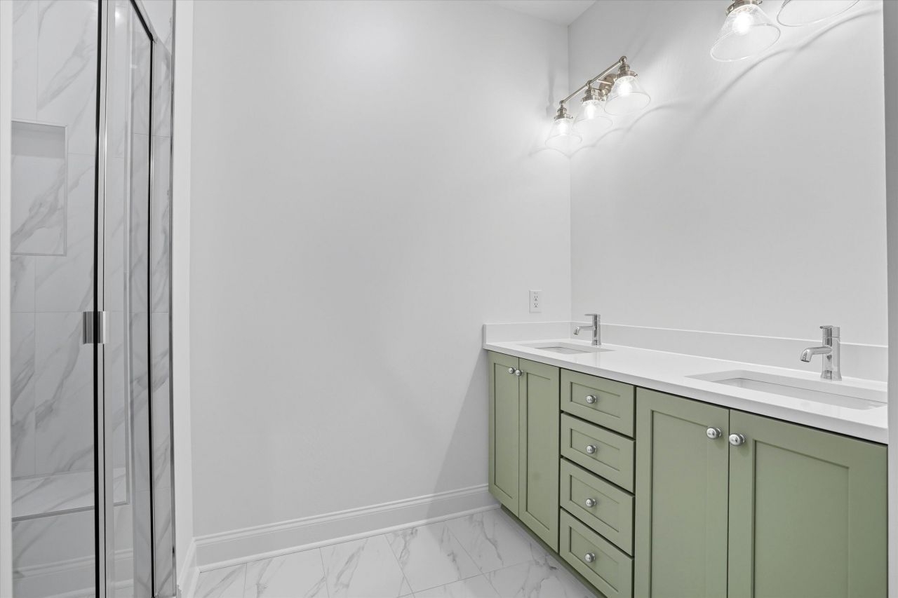 532-536 Hayes Park Boulevard Photo 20