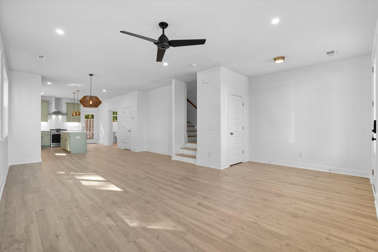 532-536 Hayes Park Boulevard Photo 5