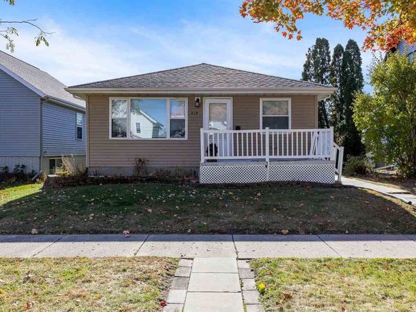 819 G Ave NW, Cedar Rapids, IA 52405