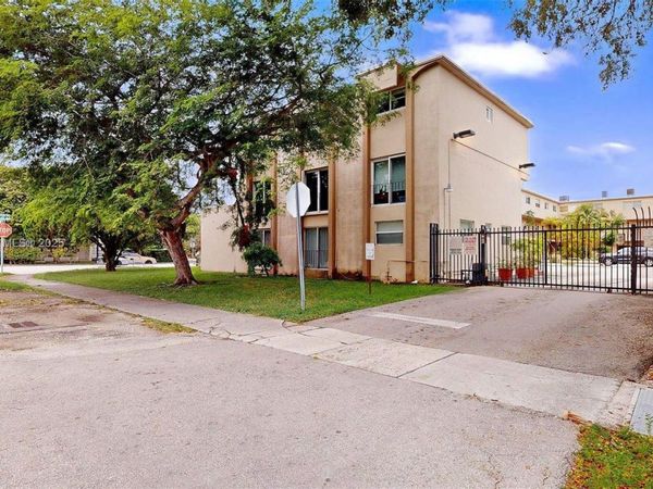 1201 SW 42nd Ave, Unit 211, Miami, FL 33134