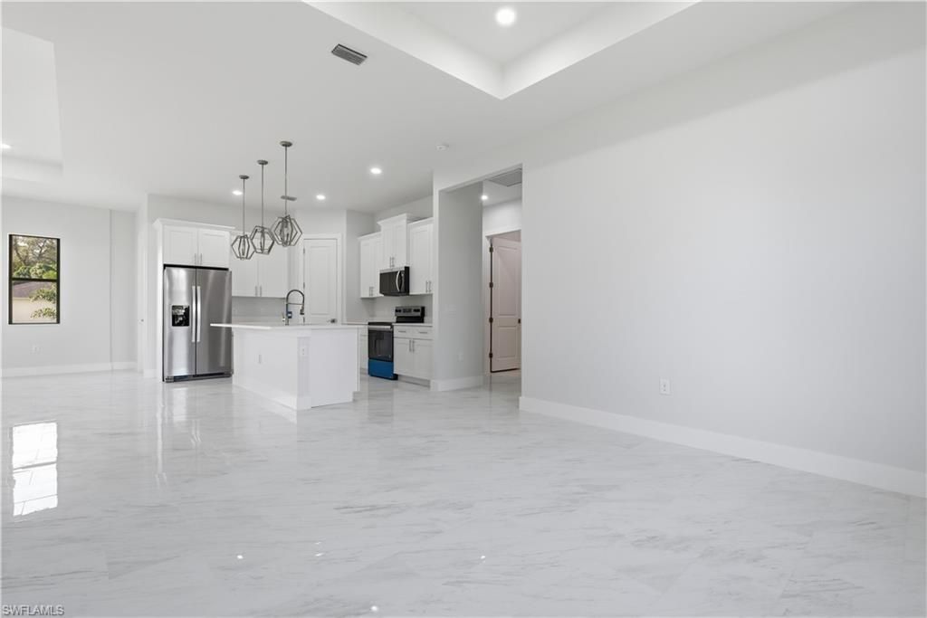 100 Zobora Cir, Fort Myers, FL 33913 Photo