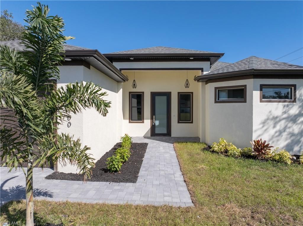 100 Zobora Cir, Fort Myers, FL 33913 Photo