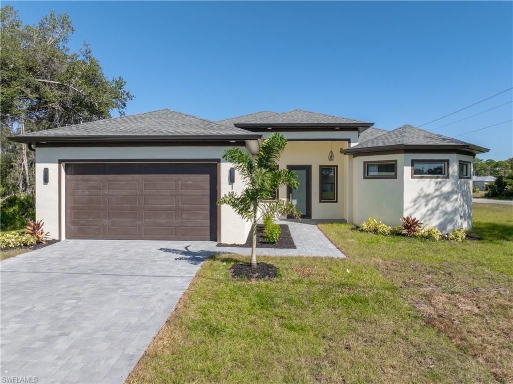 100 Zobora Cir, Fort Myers, FL 33913 Photo