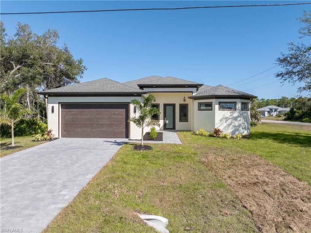 100 Zobora Cir, Fort Myers, FL 33913 Photo