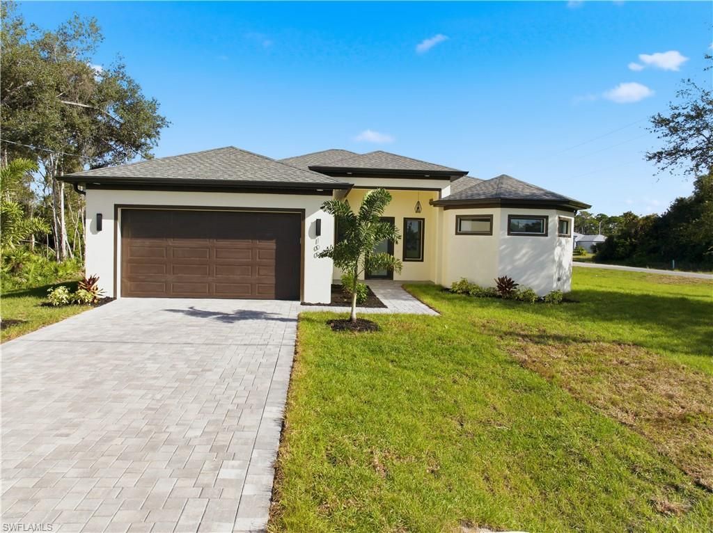 100 Zobora Cir, Fort Myers, FL 33913 Photo