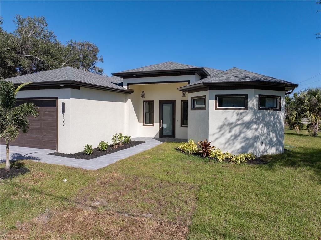 100 Zobora Cir, Fort Myers, FL 33913 Photo
