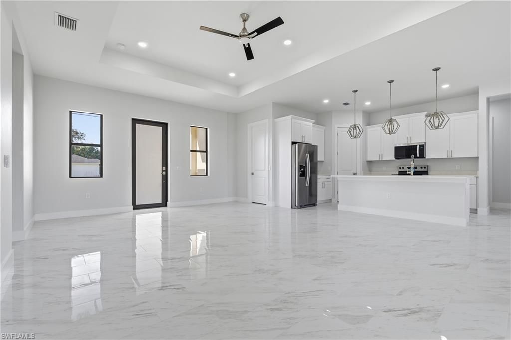 100 Zobora Cir, Fort Myers, FL 33913 Photo