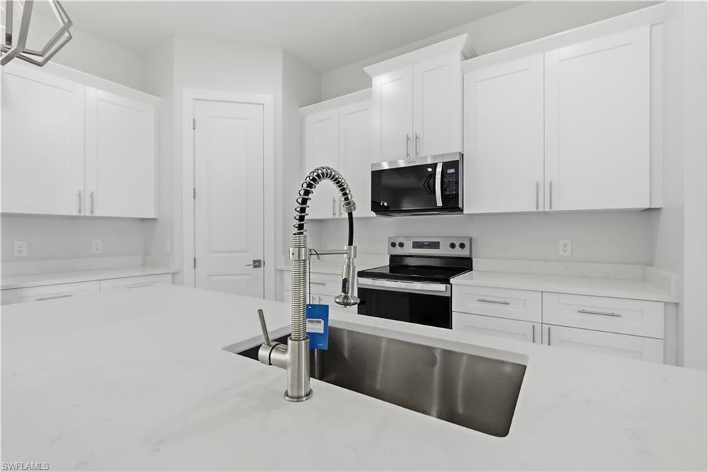 100 Zobora Cir, Fort Myers, FL 33913 Photo