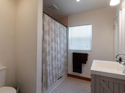 2017 10th St, Sacramento, CA 95818 Photo