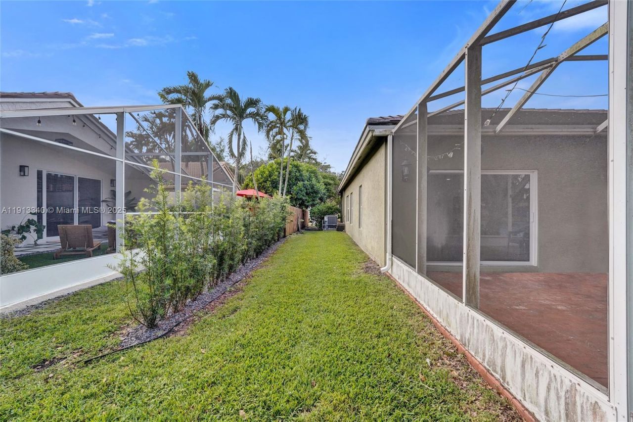 4118 Sapphire Ter, Weston, FL 33331 Photo