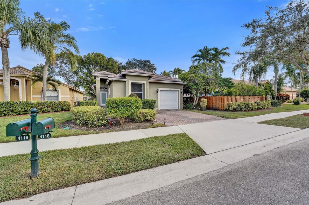 4118 Sapphire Ter, Weston, FL 33331 Photo