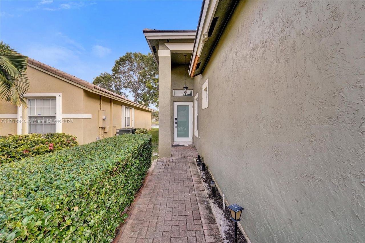 4118 Sapphire Ter, Weston, FL 33331 Photo