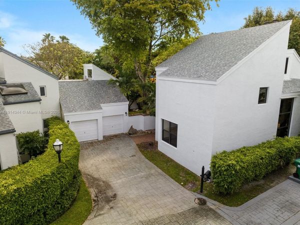 20215 W Oak Haven Cir, Miami, FL 33179