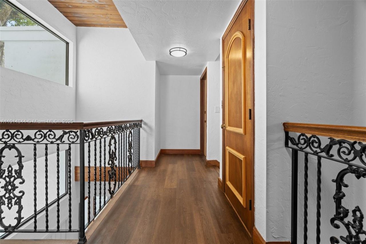 20215 W Oak Haven Cir, Miami, FL 33179 Photo