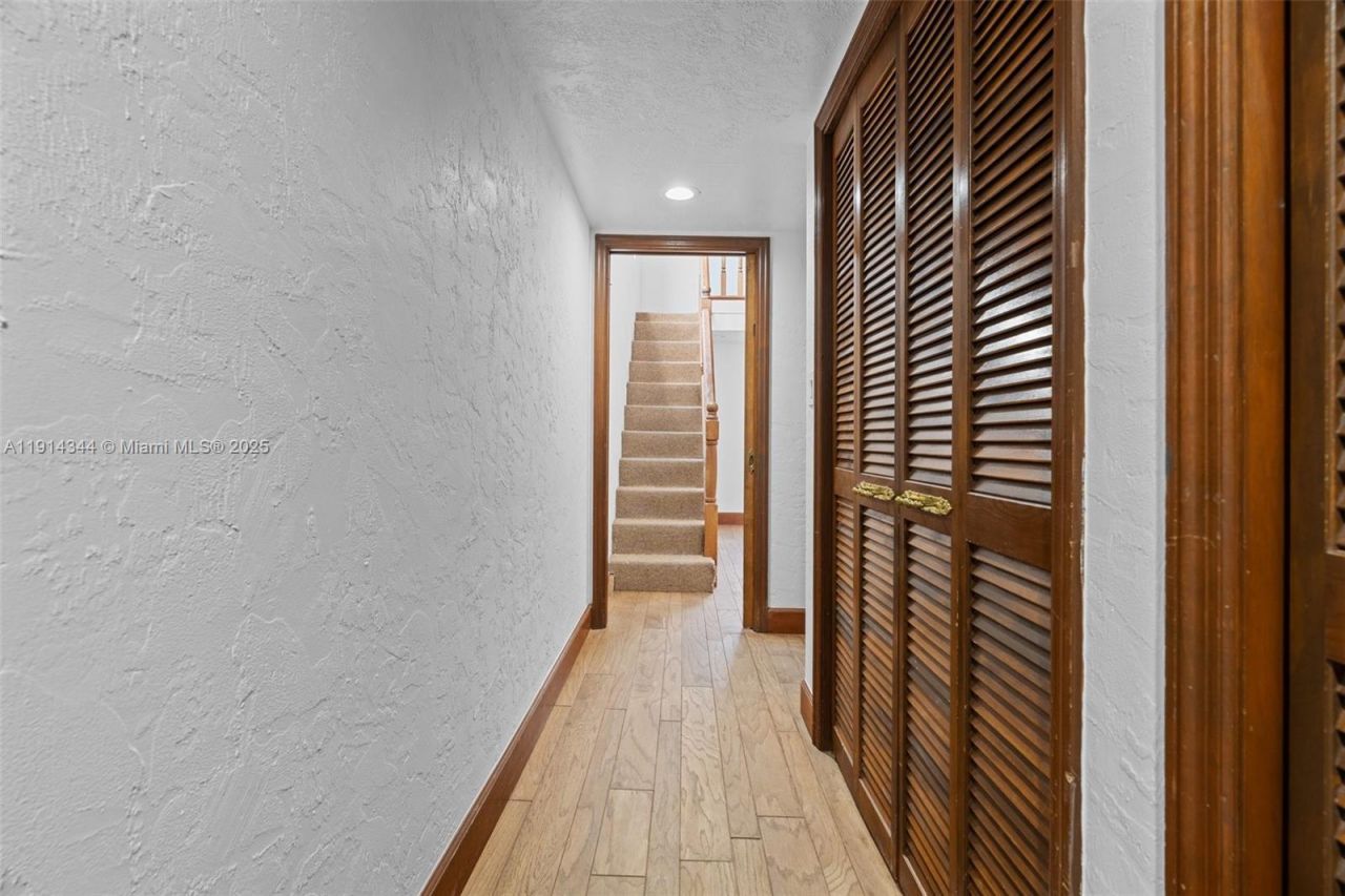 20215 W Oak Haven Cir, Miami, FL 33179 Photo