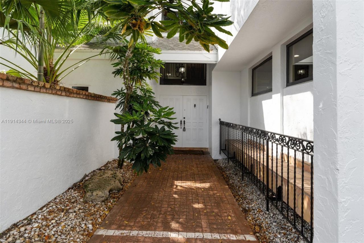 20215 W Oak Haven Cir, Miami, FL 33179 Photo