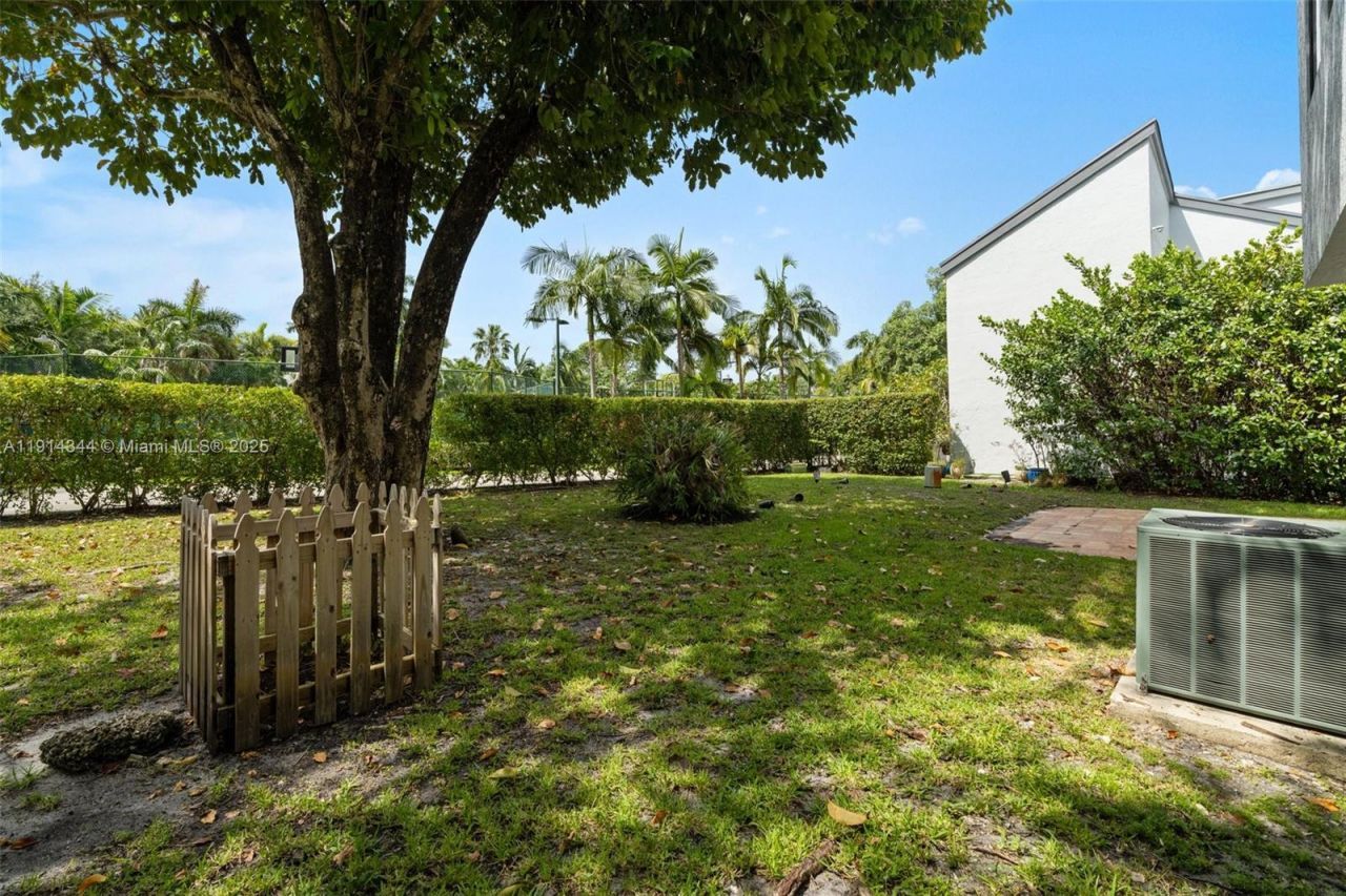 20215 W Oak Haven Cir, Miami, FL 33179 Photo