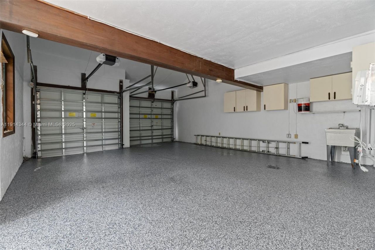 20215 W Oak Haven Cir, Miami, FL 33179 Photo