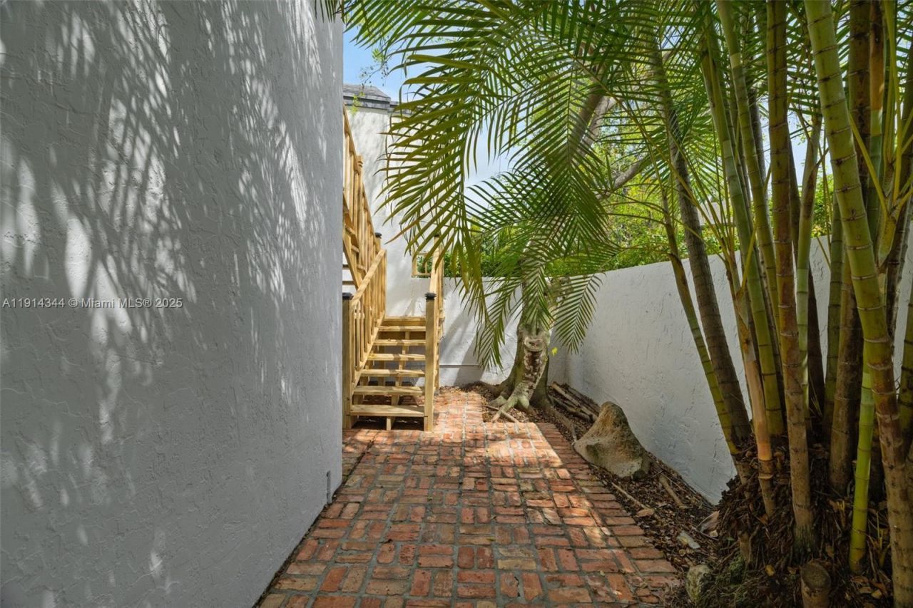 20215 W Oak Haven Cir, Miami, FL 33179 Photo