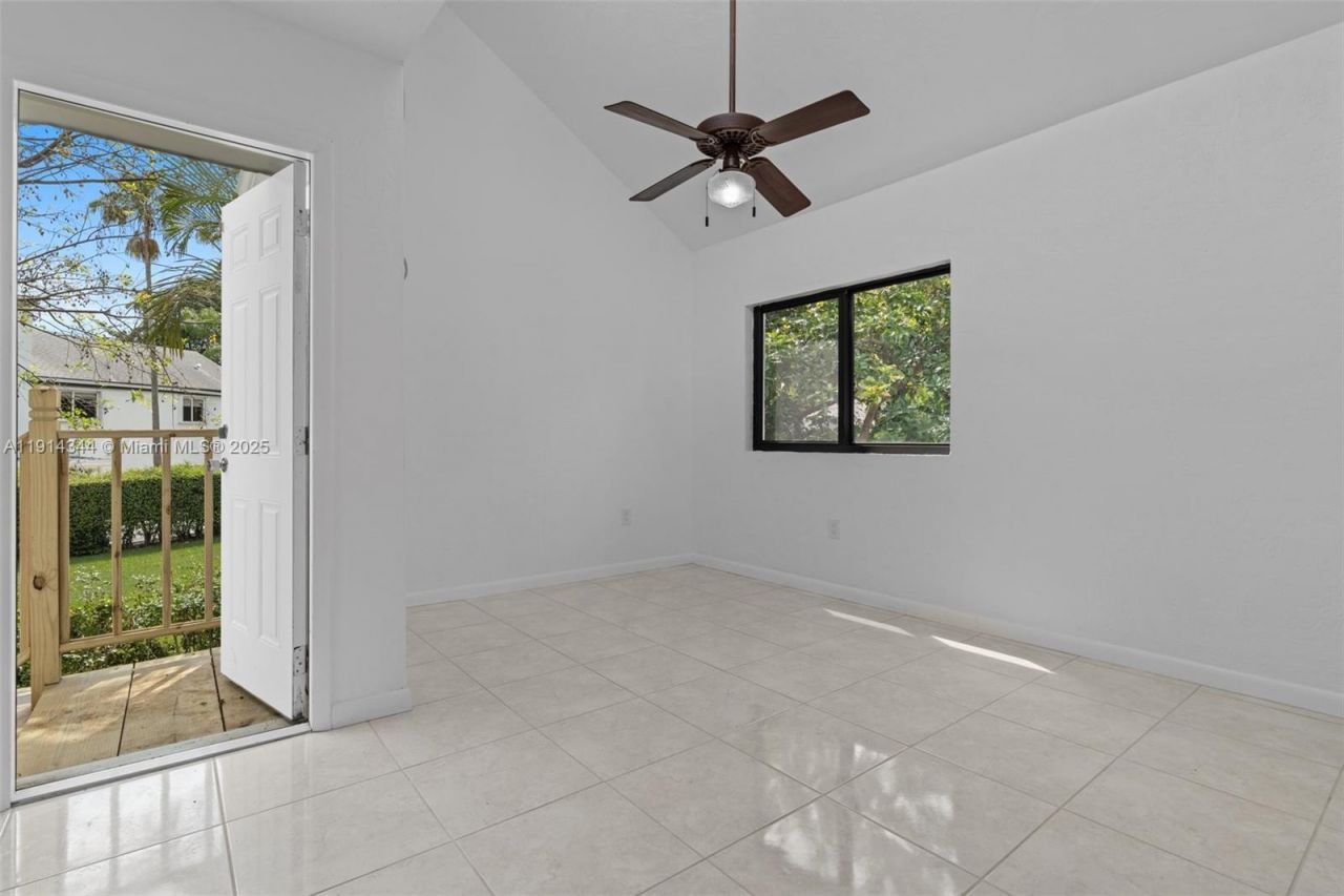 20215 W Oak Haven Cir, Miami, FL 33179 Photo