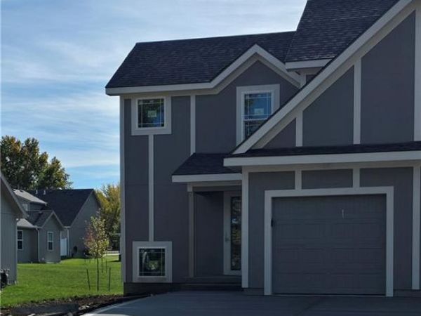 509/511 W Smith Street, Spring Hill, KS 66083