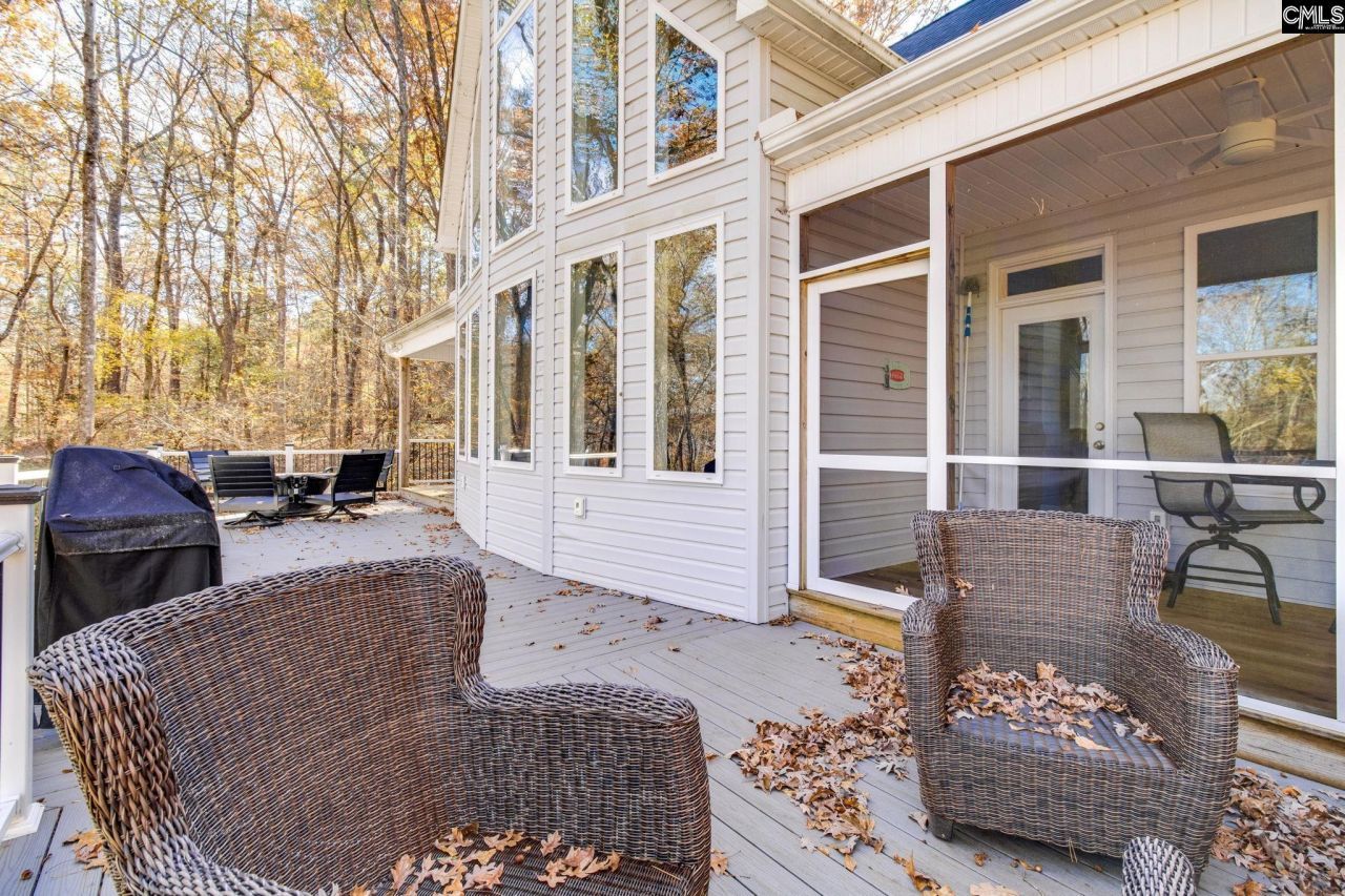 863 Woodside Drive Photo 7