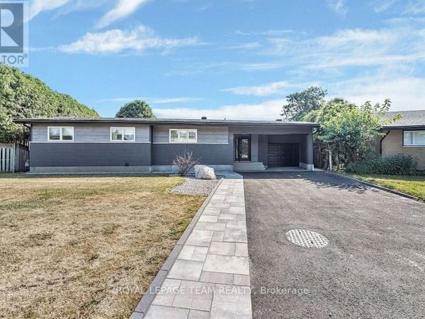 12 Largo Crescent, Ottawa, ON K2G3C7