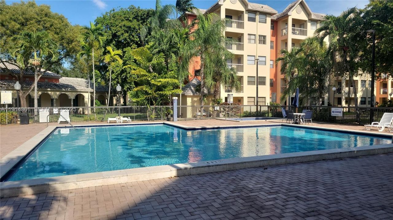 8180 Geneva Ct, Unit 219, Doral, FL 33166 Photo