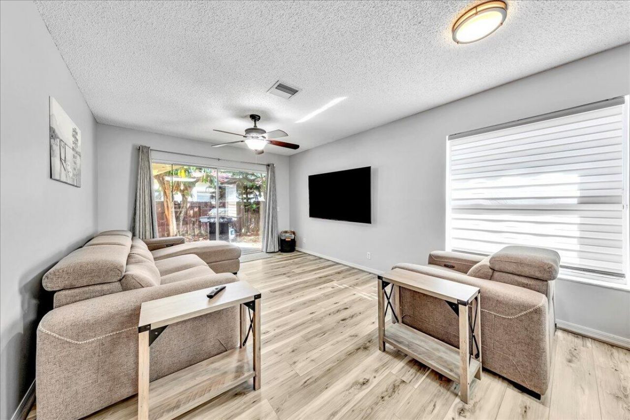 6379 NW 38th Drive, Coral Springs, FL 33067 Photo