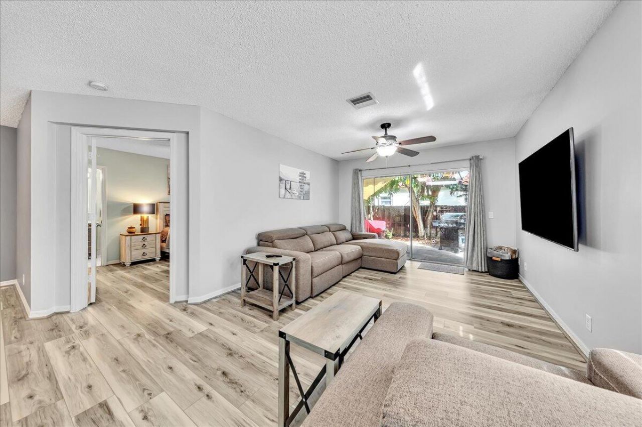 6379 NW 38th Drive, Coral Springs, FL 33067 Photo