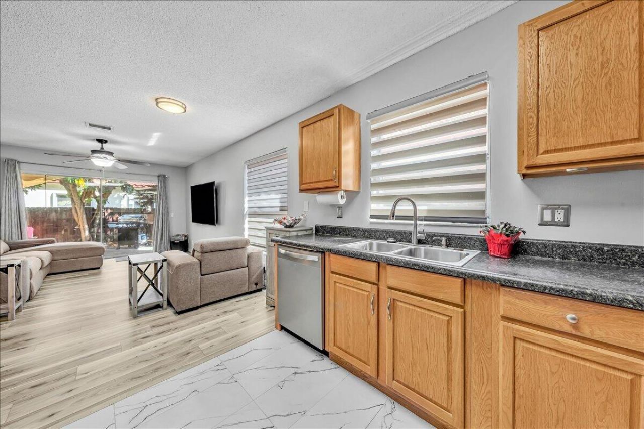 6379 NW 38th Drive, Coral Springs, FL 33067 Photo