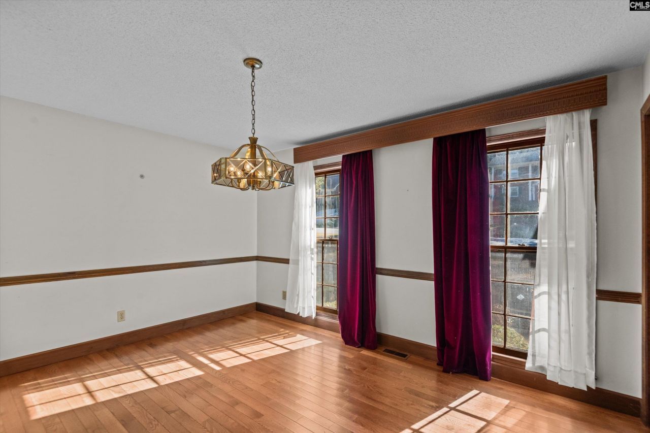 64 Olde Springs Road Photo 7