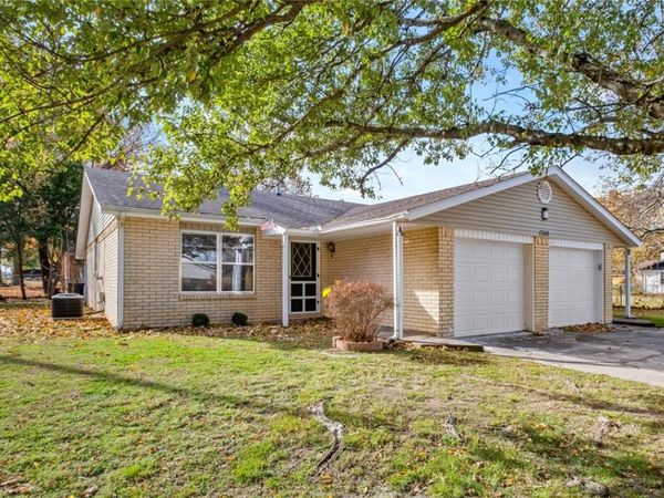 1300 W Rolling Oaks Drive, Rogers, AR 72756