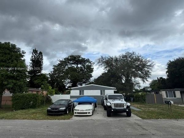 6351 Hayes St, Hollywood, FL 33024