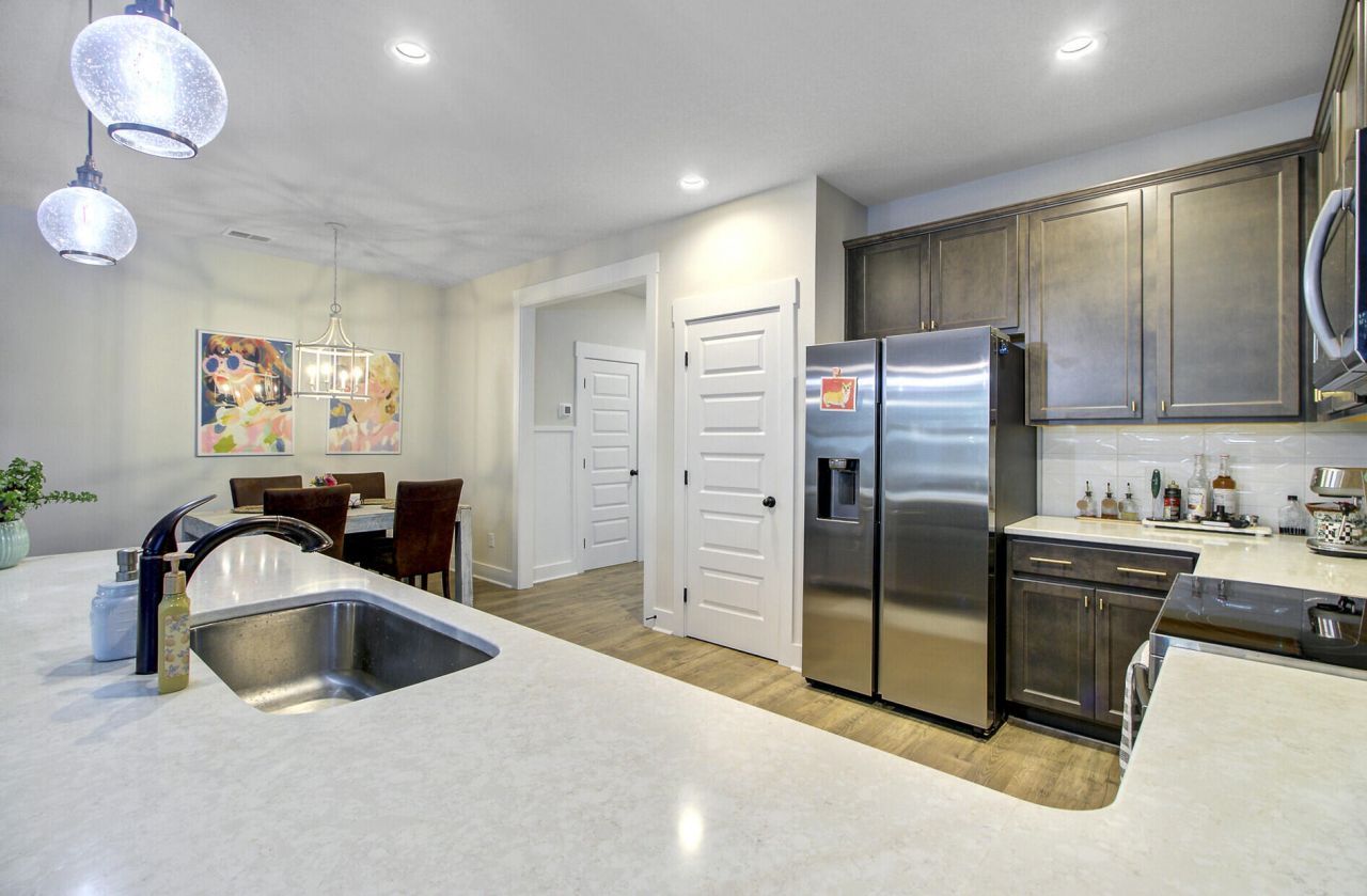 7749 Park Gate Drive Photo 10