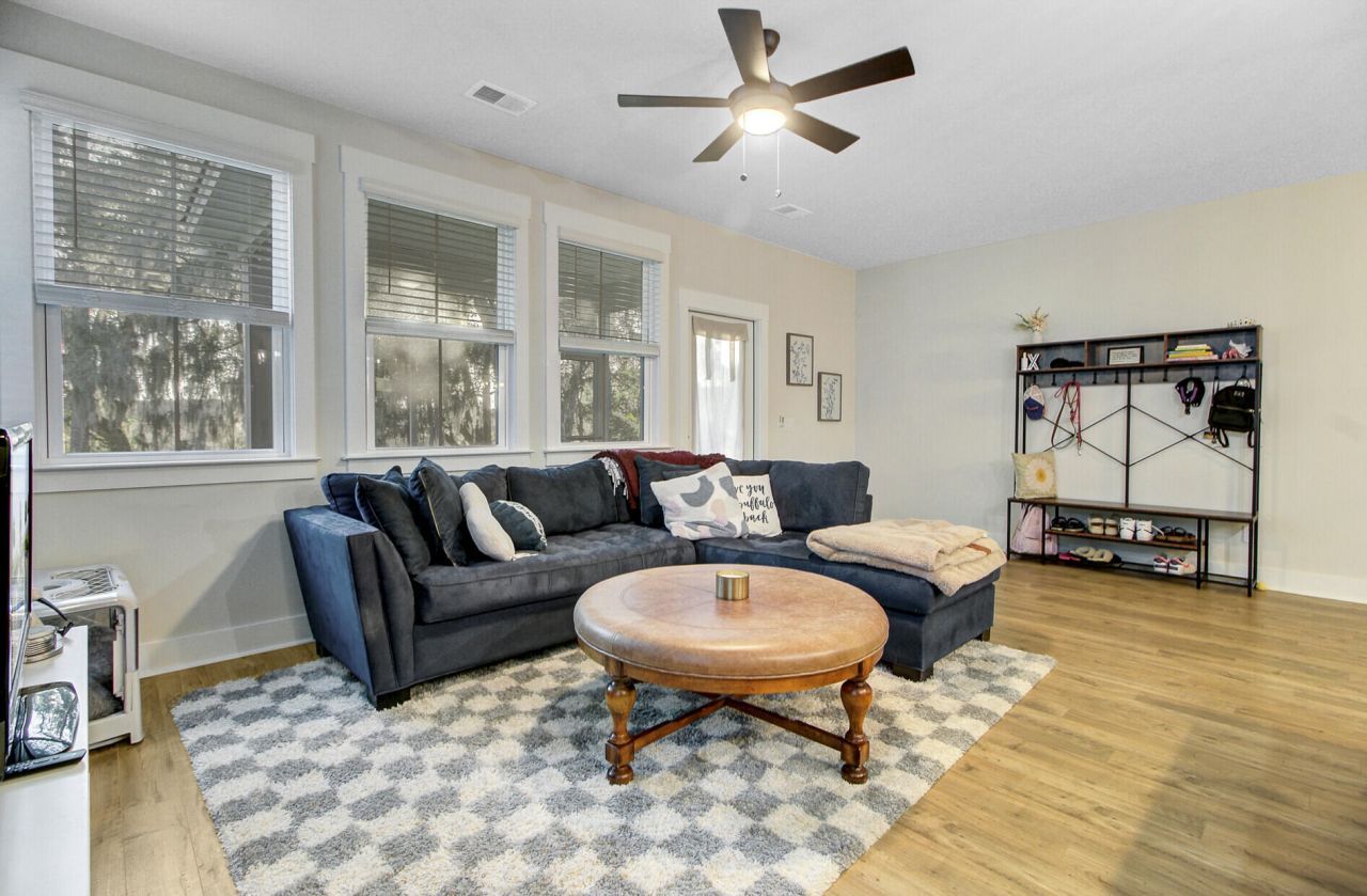 7749 Park Gate Drive Photo 15