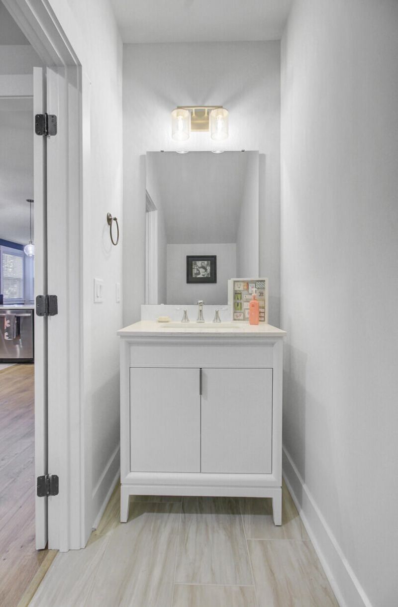 7749 Park Gate Drive Photo 16