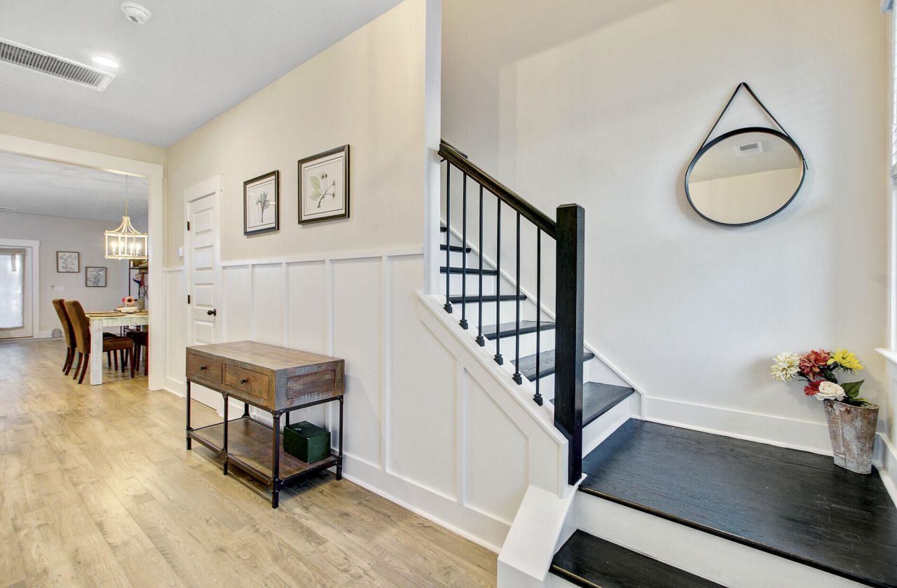 7749 Park Gate Drive Photo 17