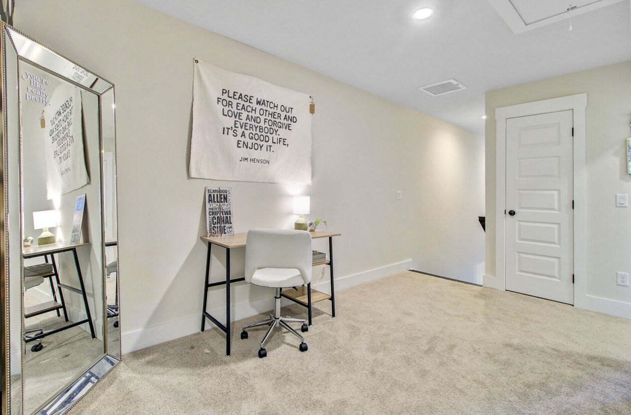 7749 Park Gate Drive Photo 18