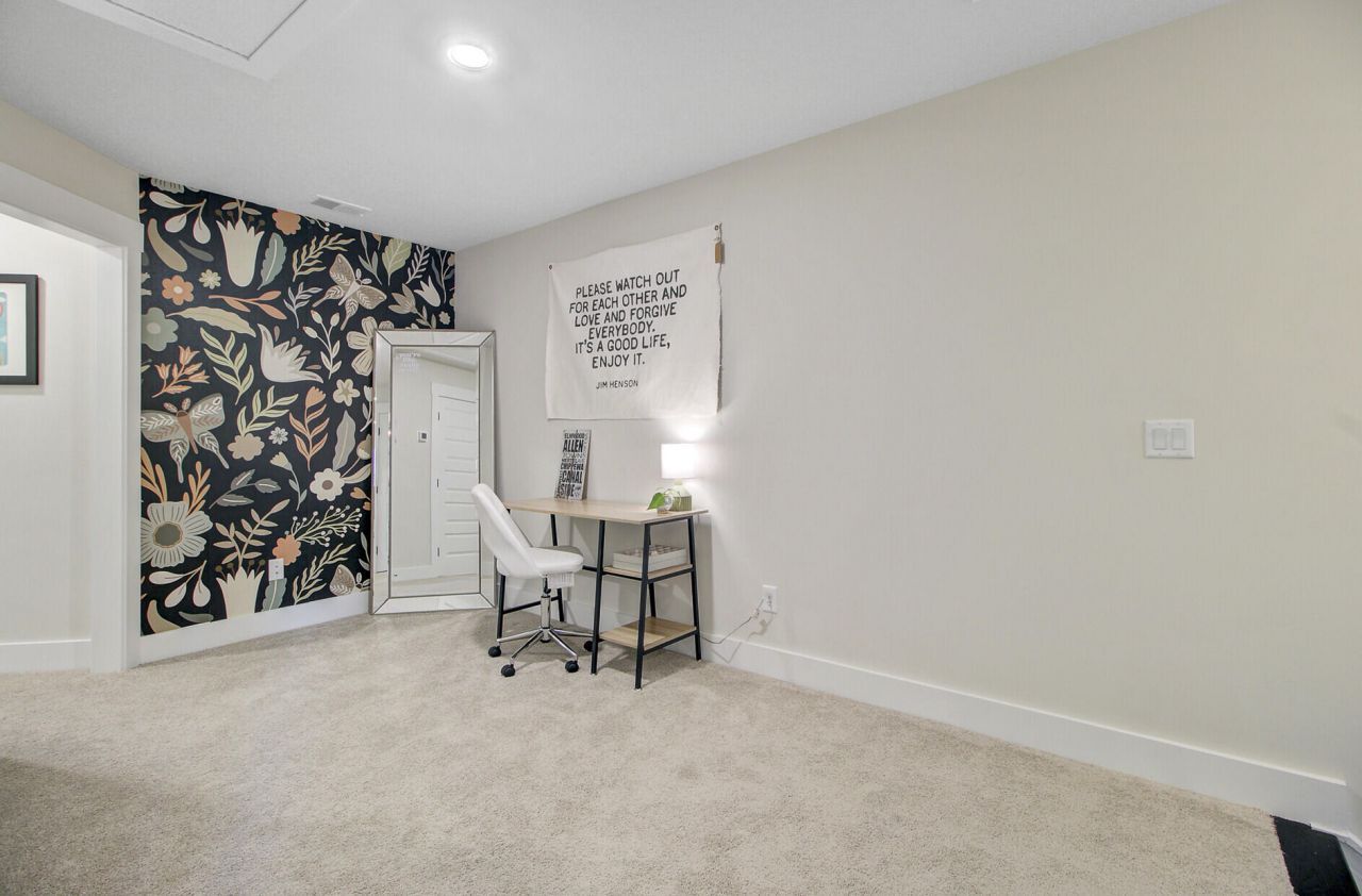 7749 Park Gate Drive Photo 19